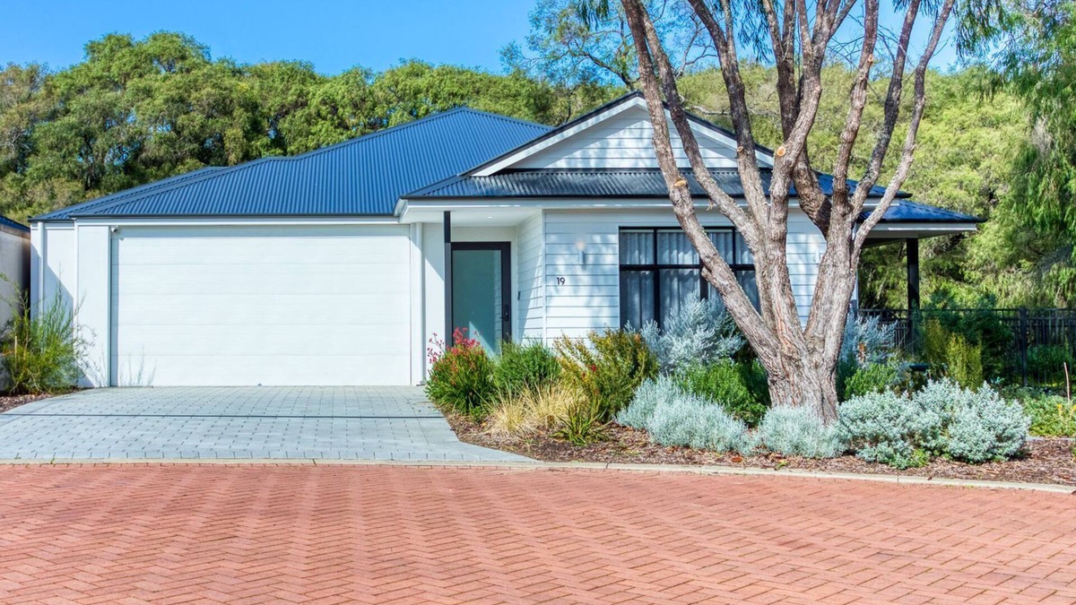 Abbey House | Peppermint Breeze – A Luxurious Retreat Surrounded by Nature