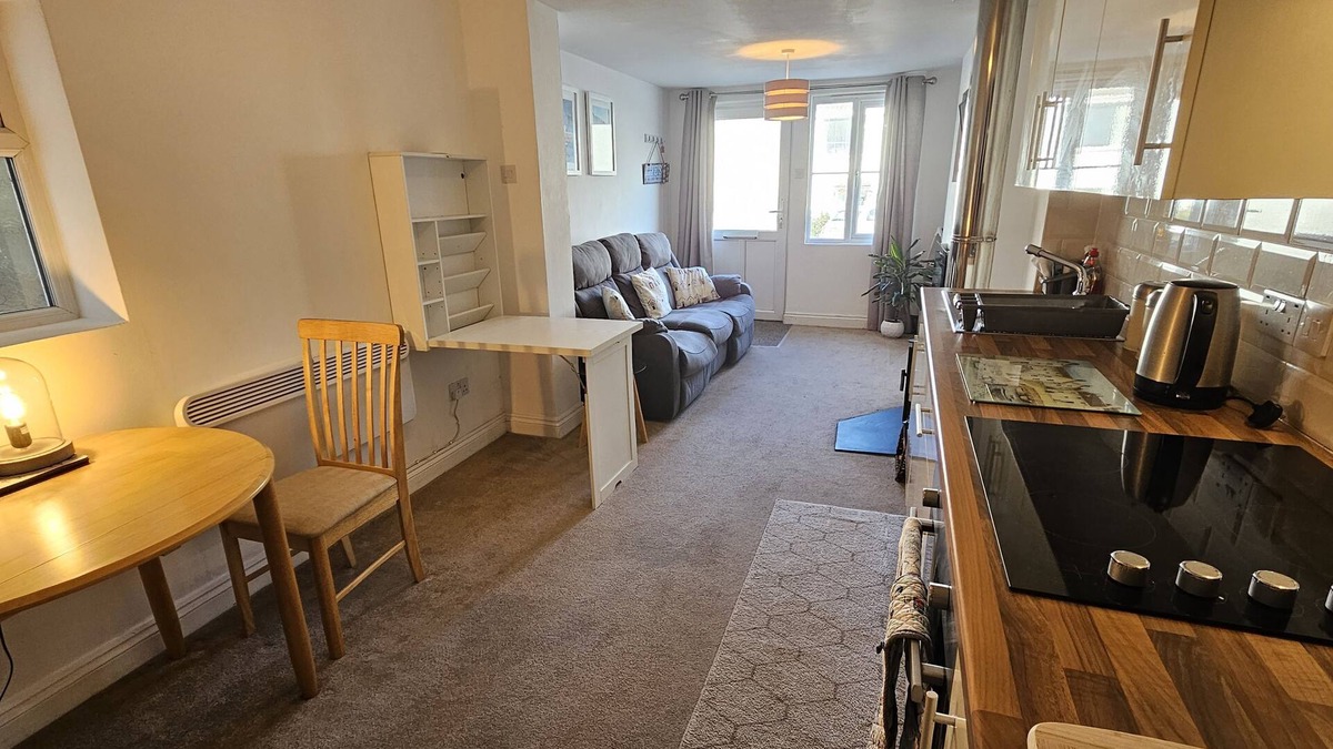 Portreath Cottage | Pepperpot - a cottage that sleeps 2 guests in 1 bedroom
