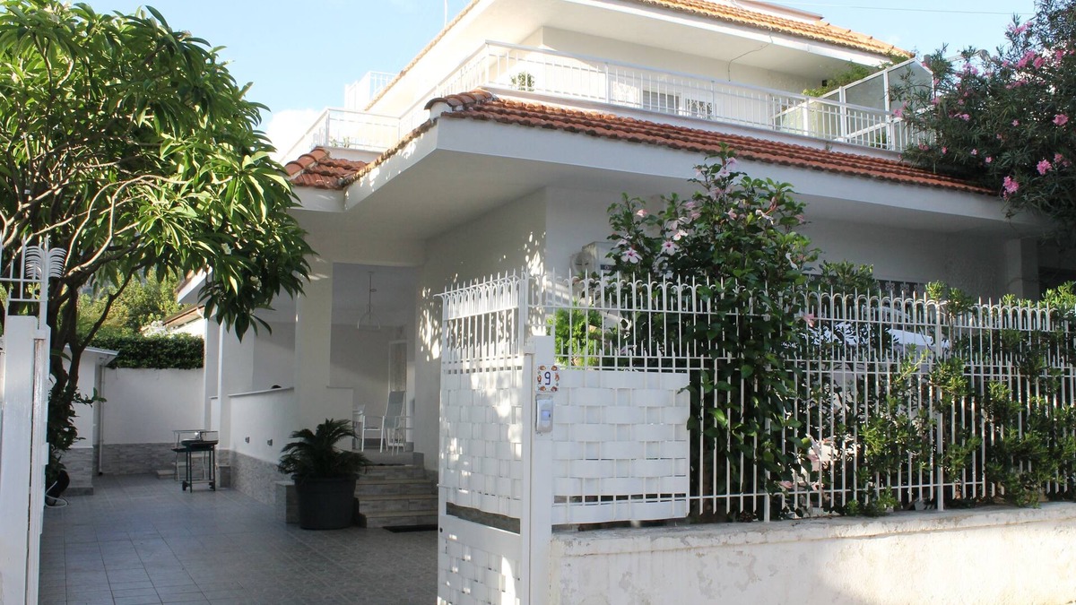 Mondello Villa | Peppino Holiday House, almost on Mondello beach.