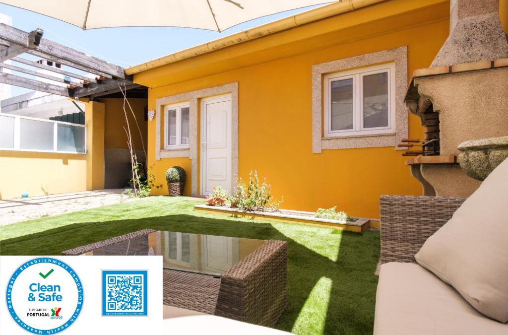 Perafita House | Perafita Yellow House - EcoHost