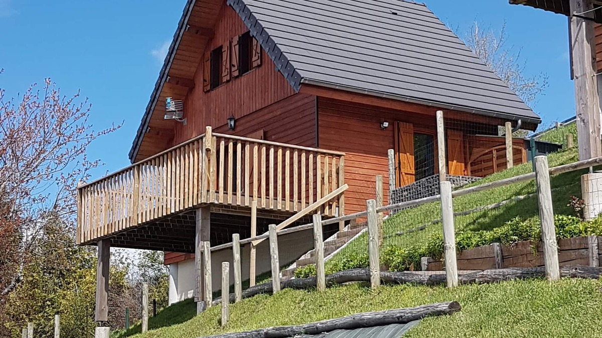 Murat-le-Quaire Ski Chalet | Perce neige mountain chalet with south-facing terrace - sleeps 5