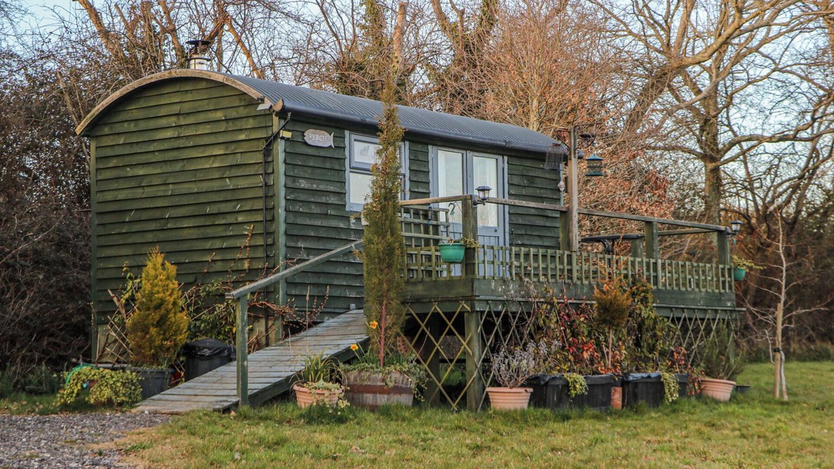Hadlow Down Cottage | PERCH HUT, pet friendly, character holiday cottage in Crowborough
