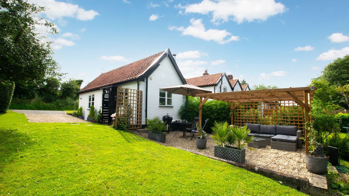 Woodbridge House | Perch Place - One Bedroom House, Sleeps 2