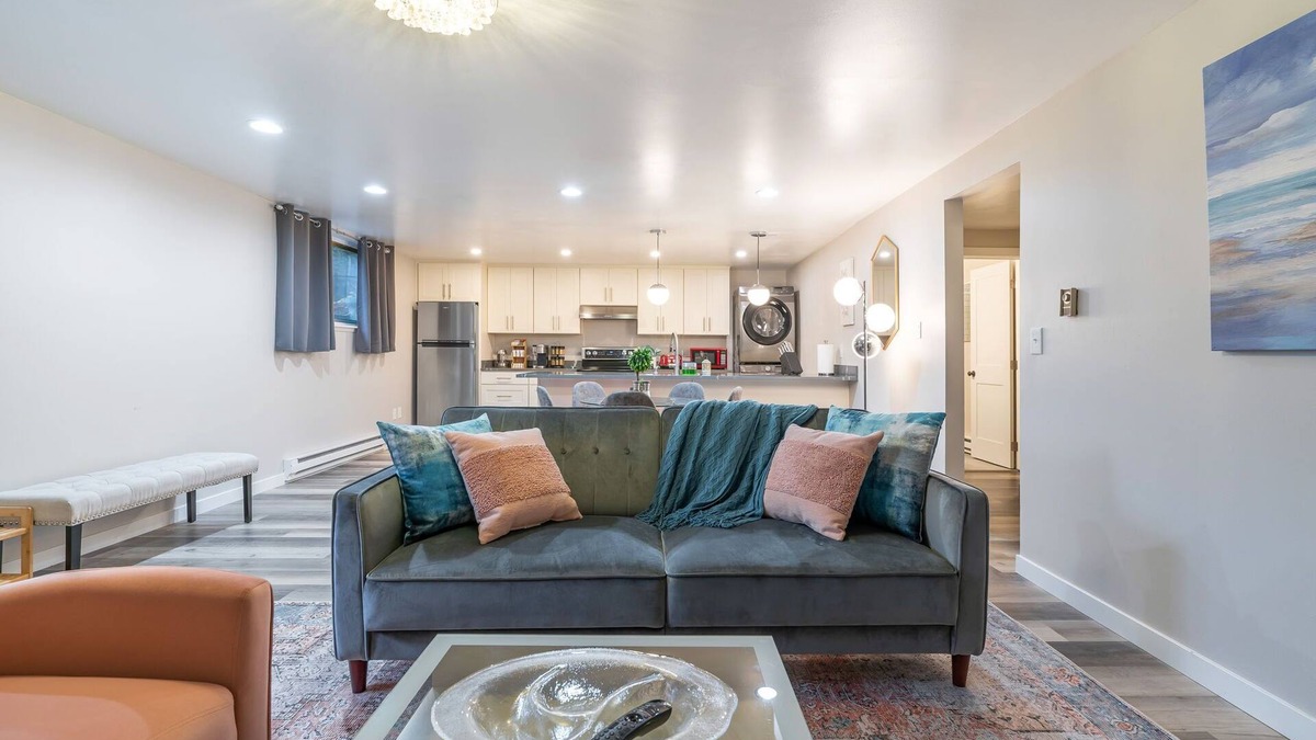 North Queen Anne Apartment | Perch - Queen Ann Flat: Spacious and Cozy 2BR home w/Parking