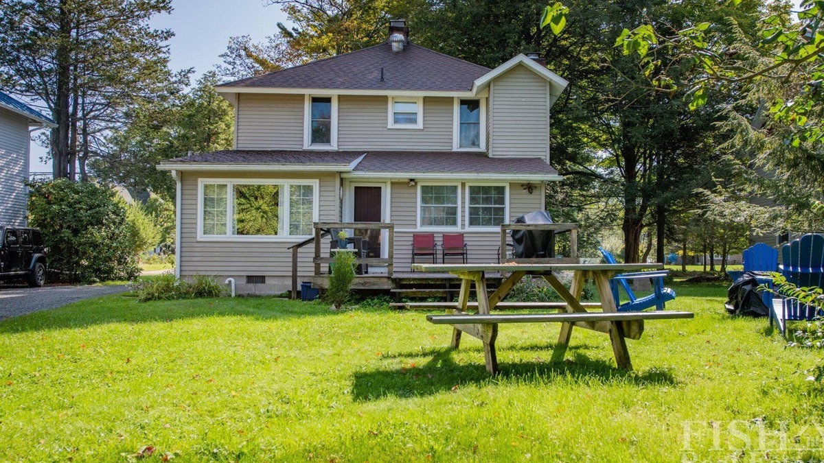 Eagles Mere Cottage | Perch yourself at "Eaglet" Cottage in Eagles Mere
