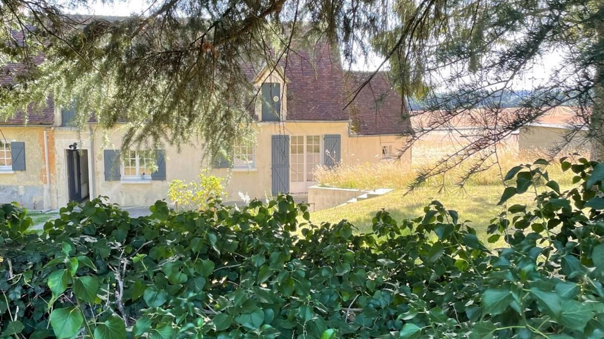 Verrieres House | Perche house surrounded by greenery at the edge of the wood, rémalard, golden triangle