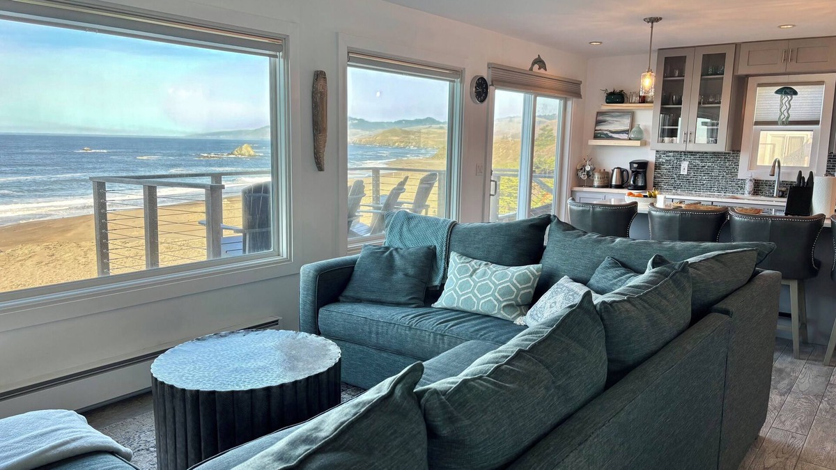 Bodega Bay House | Perched above the Pacific Coast