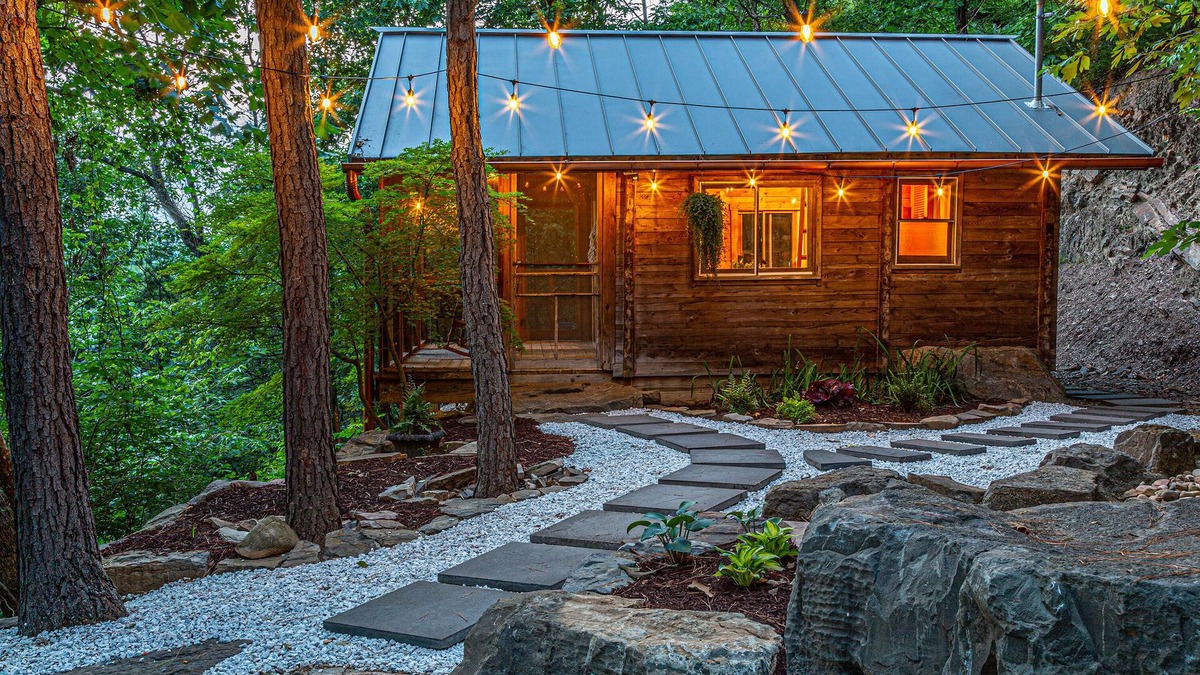 Harrisonville Ski Chalet | Perched in the Trees, Very Private, Screened in Porch with view