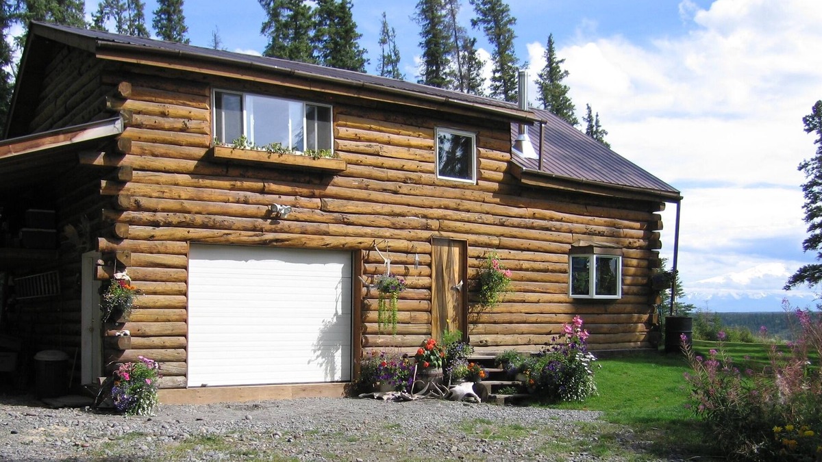 Gakona House | Perched on a high bluff over the Copper River, with an Awesome Mountain View