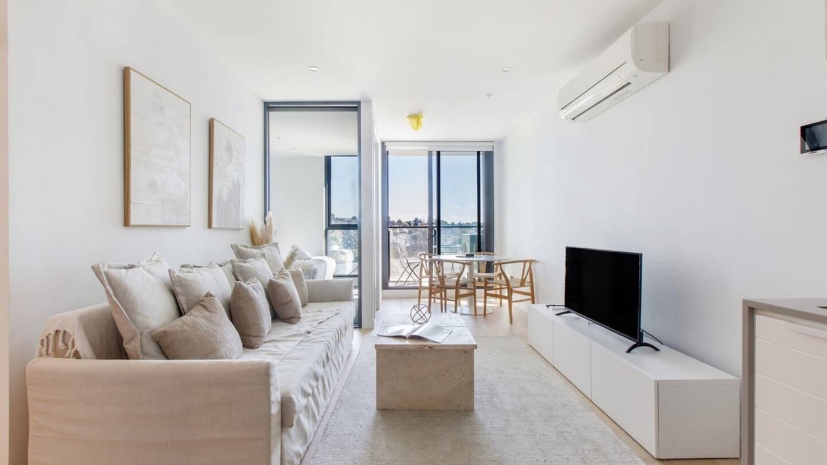 Parkville Apartment | Perched on Parkville A Minimalist Retreat w Pool
