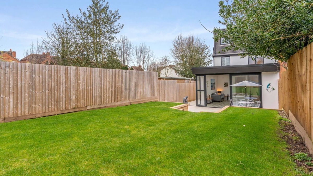 Stratford-upon-Avon Cottage | Percy House - sleeps 6 guests in 3 bedrooms