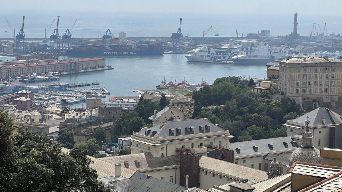 Castelletto Apartment | Perdianahouse Waterfront large apartment in elegant setting