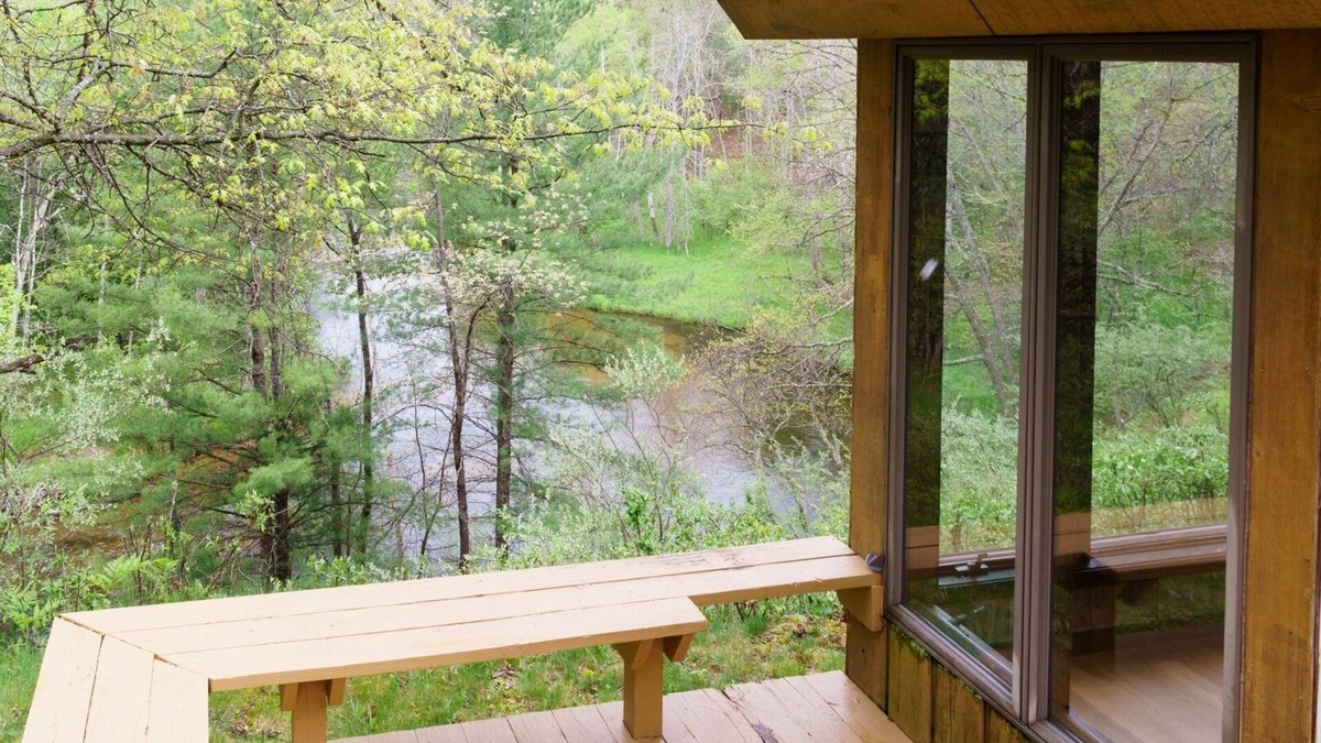 Branch Cabin | Pere Marquette River Fishing Cabin 3