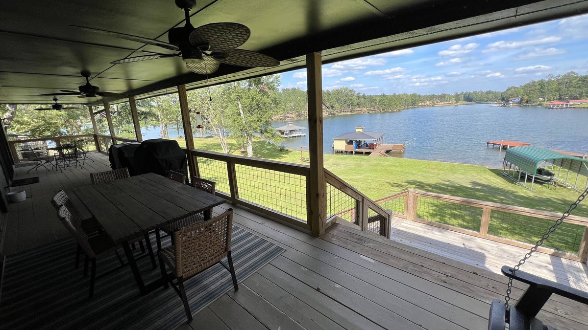 Milledgeville House | Perfect 1 Bedroom Lake Front Home 10 min from Downtown Milledgeville.