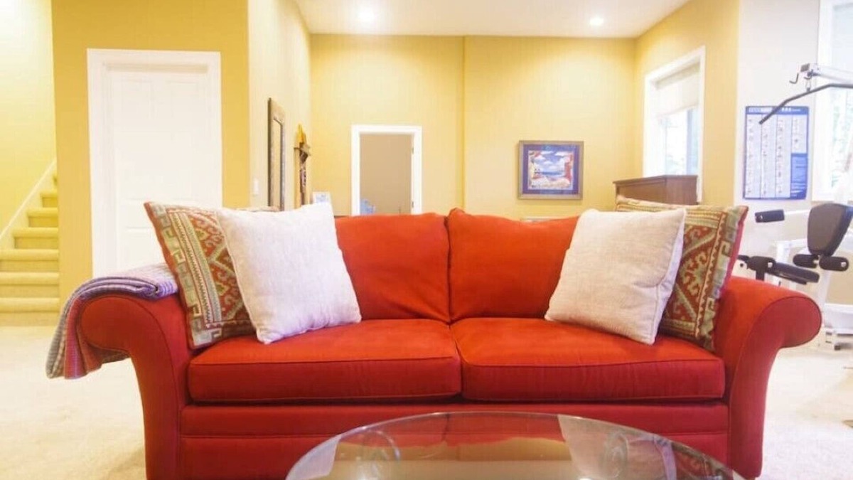 Puyallup House | Perfect 1Br Near Puyallup. Pool Table and Peaceful Yard