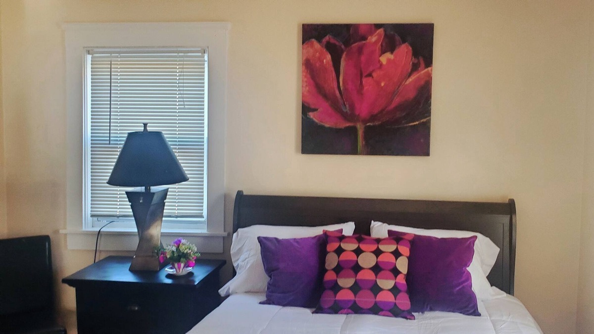 Sharon House | Perfect 2 bedroom,free parking 15min to Gillette stadium