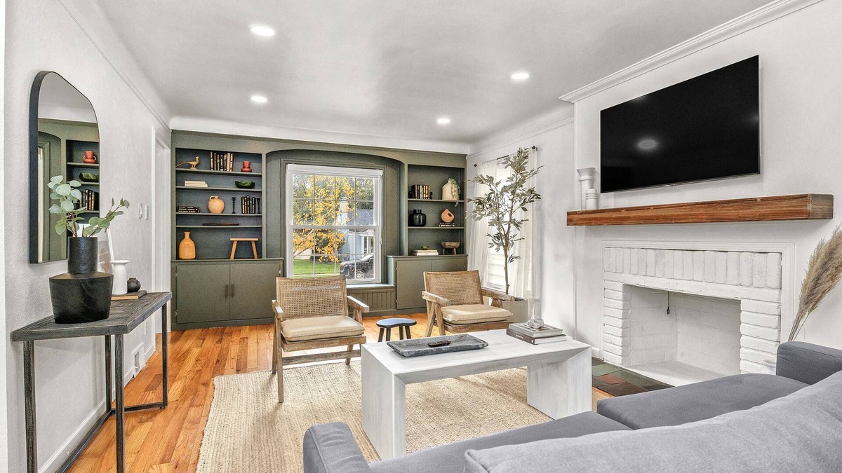 Dearborn House | Perfect 2 Bedroom Retreat | The River Home