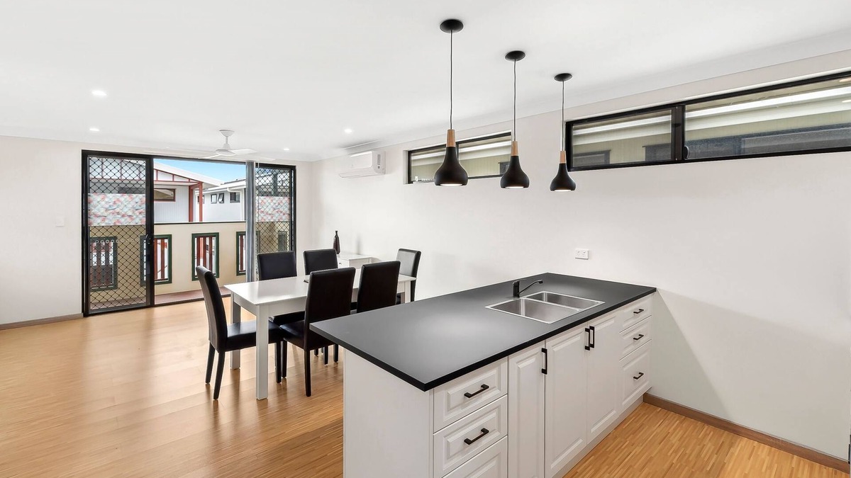 Portsmith Apartment | Perfect 2BR for Groups in Inner-City Suburb