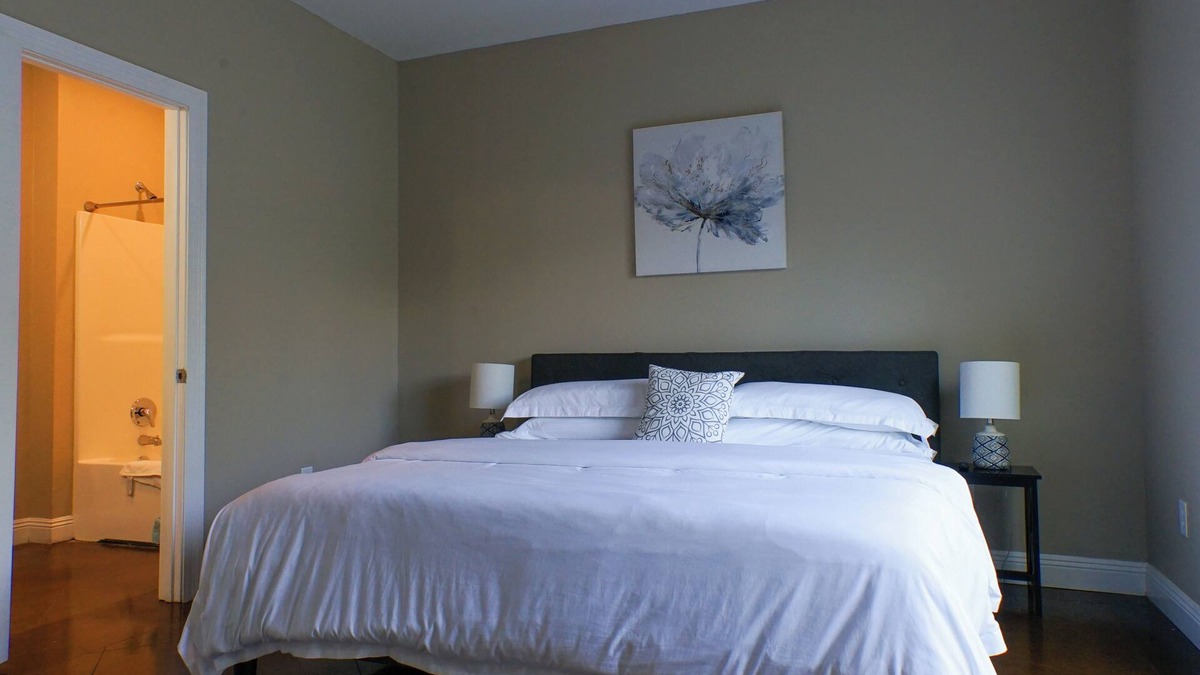 Kreole Apartment | Perfect 3BR 2BA/Center of Moss Point/Balcony