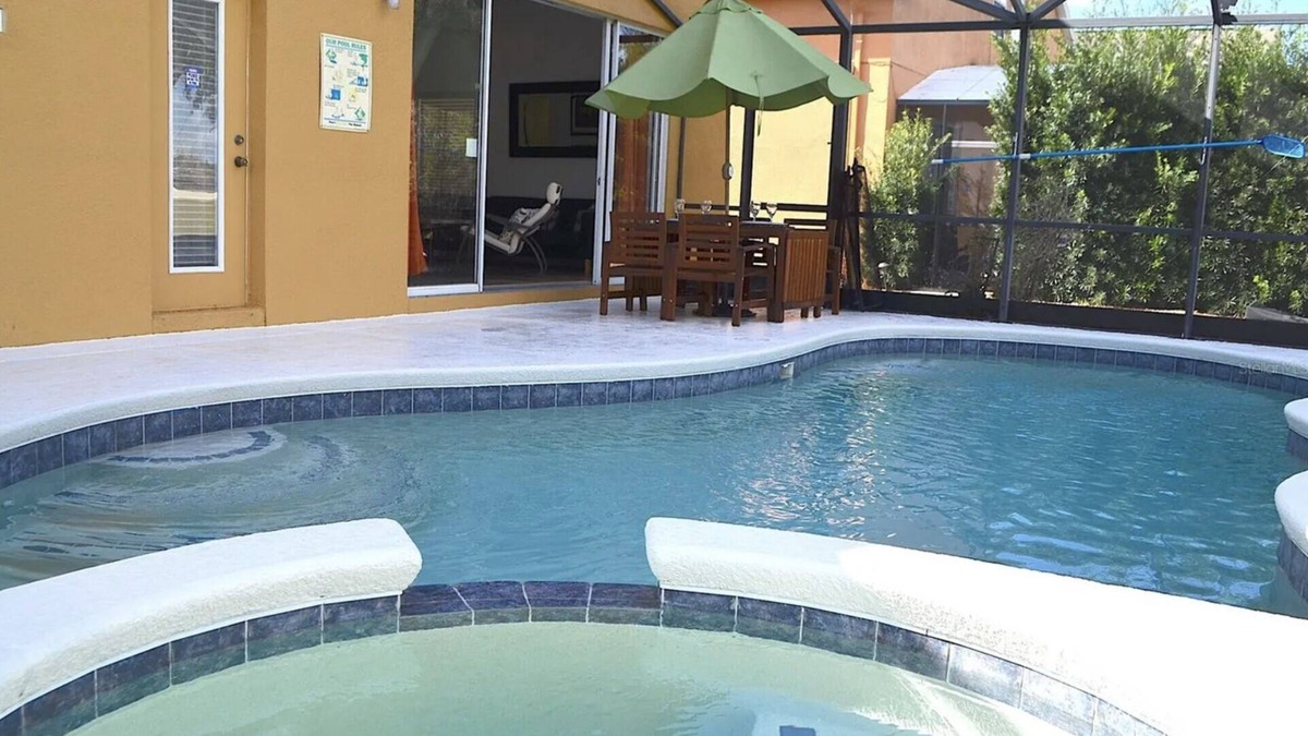 Marbella House | Perfect 5 bedroom family home with Pool & Jacuzzi near Disney World