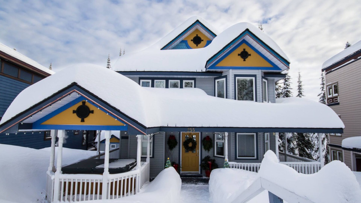 Silver Star Mountain Apartment | Perfect Alpine Escape -Prime Ski In/Out Location