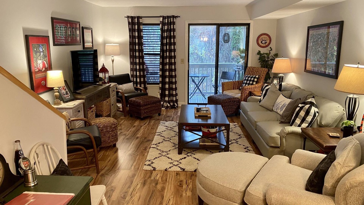 Athens Condo | Perfect Athens Getaway Townhome