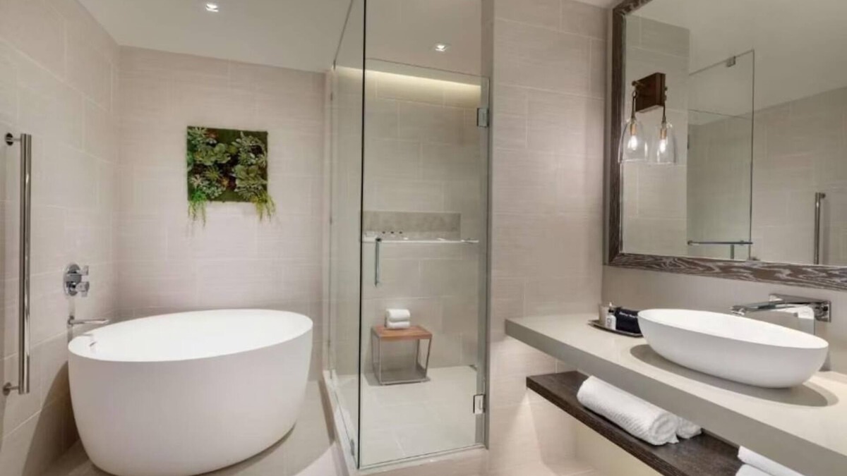 Moab Hotel | Perfect Base for Adventure! Stunning Views of Moab's Red Rocks! 2 Units