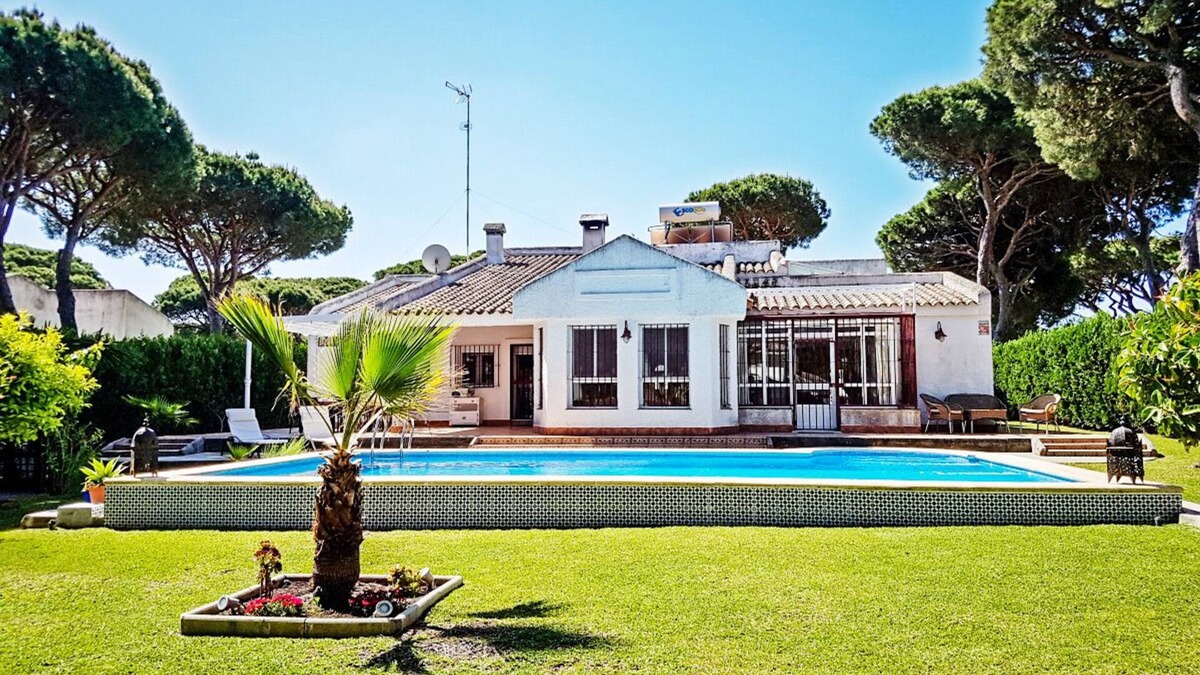 Cabo Roche Villa | Perfect beach house with large garden and swimming pool for max. 12 pers. WIFI