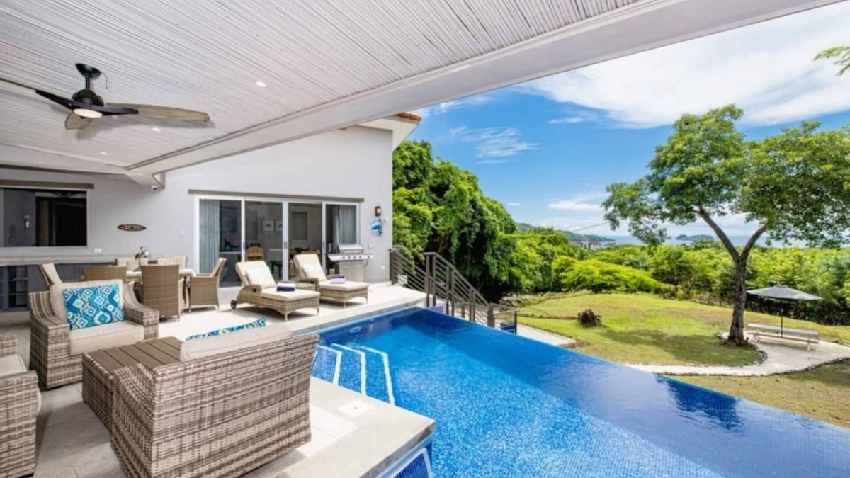 Panama Beach House | Perfect Brand New Family Vacation Home at Hermosa Beach