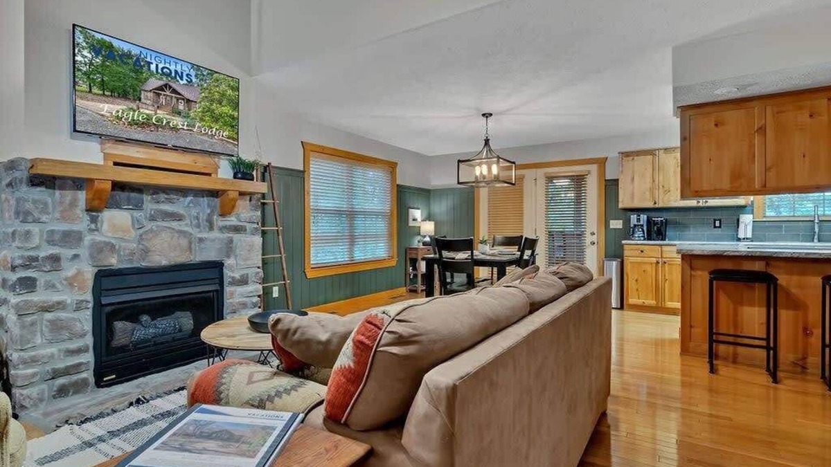 Reeds Spring Cabin | Perfect Cabin Retreat! Close to Silver Dollar City