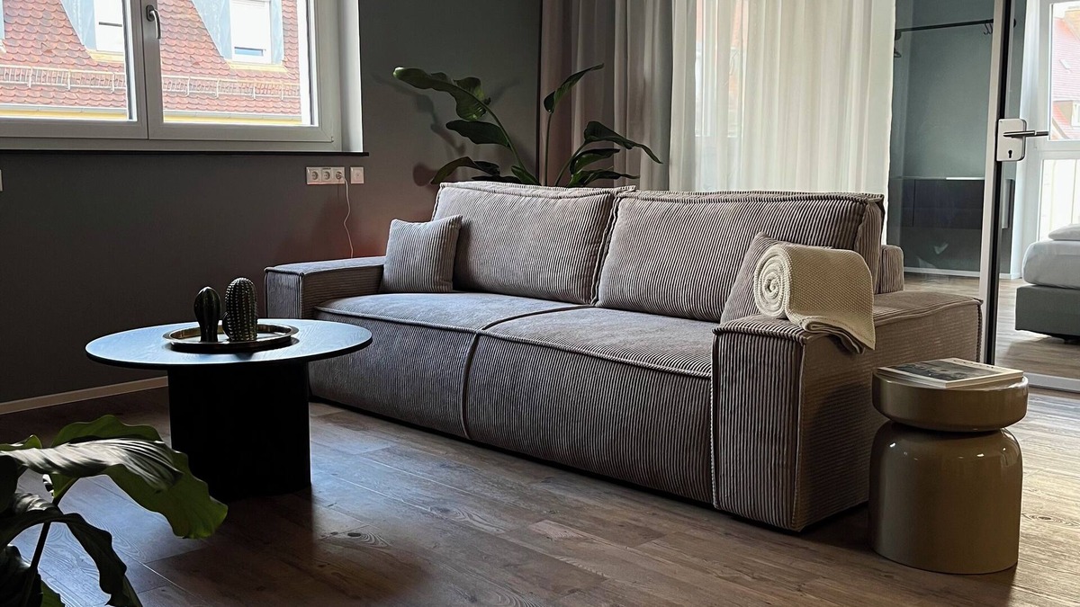 Mitte Apartment | Perfect city center location, 107 sqm, directly at the opera house in suite flair with balcony!