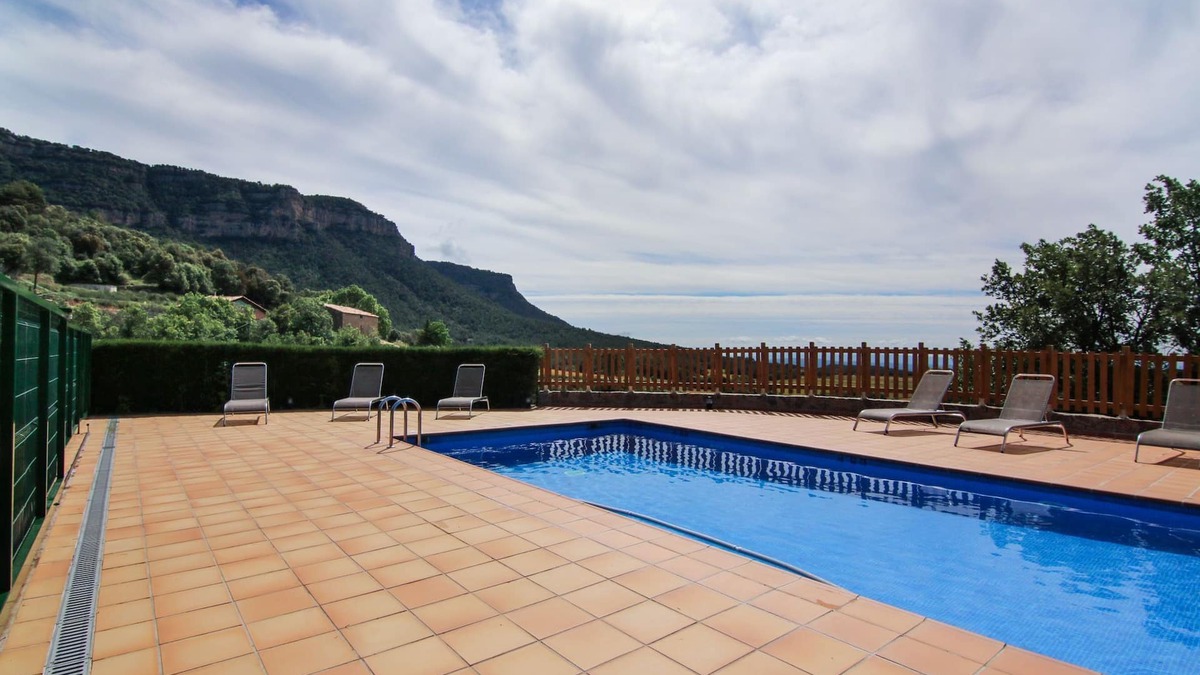 Casserres Villa | Perfect country home with excellent pool-view to Pyrenees