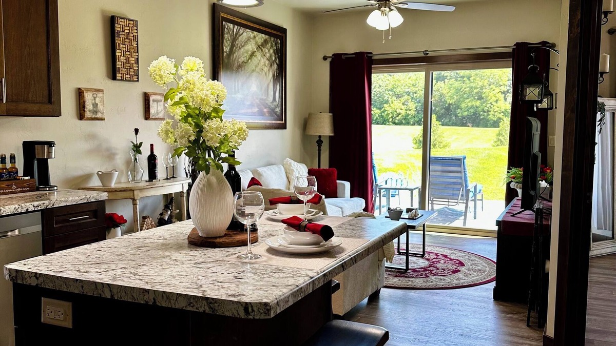 Forest Junction Apartment | Perfect cozy 1-bedroom apartment with garage in charming Kaukauna.