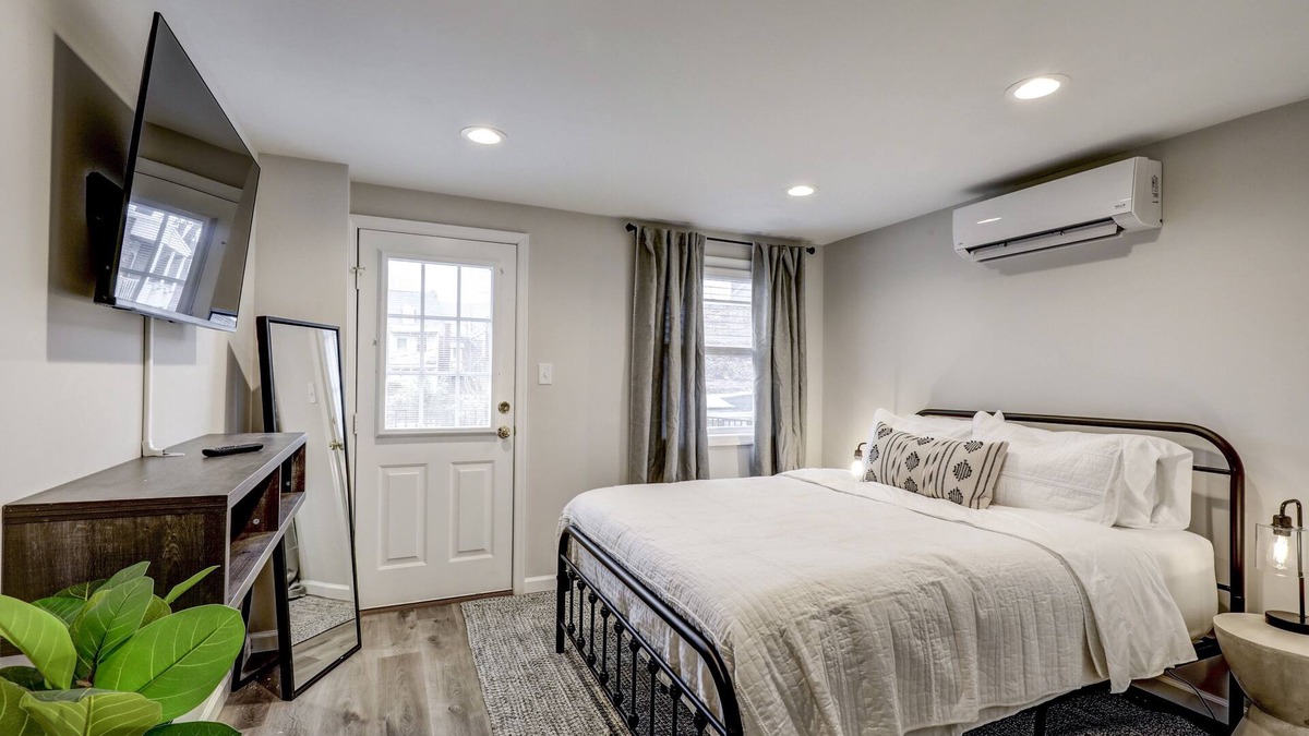 Lancaster House | Perfect Cozy Home for Downtown Lancaster Visits