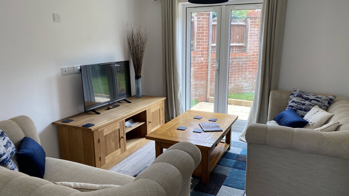 Hamble-le-Rice House | Perfect crew-house or for business trips. Sleeps 10, 5mins from Hamble Village