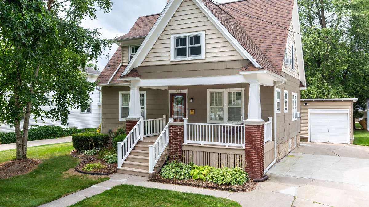 Frankenmuth House | Perfect Downtown Frankenmuth Location! Sleeps Up to 12 and Walk to Everything!