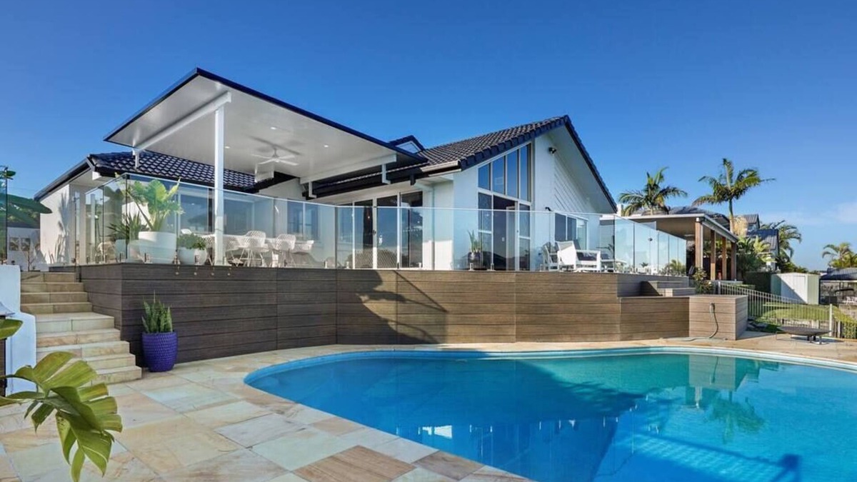 Sorrento House | Perfect Escape Waterfront Central - 4BR, Pool