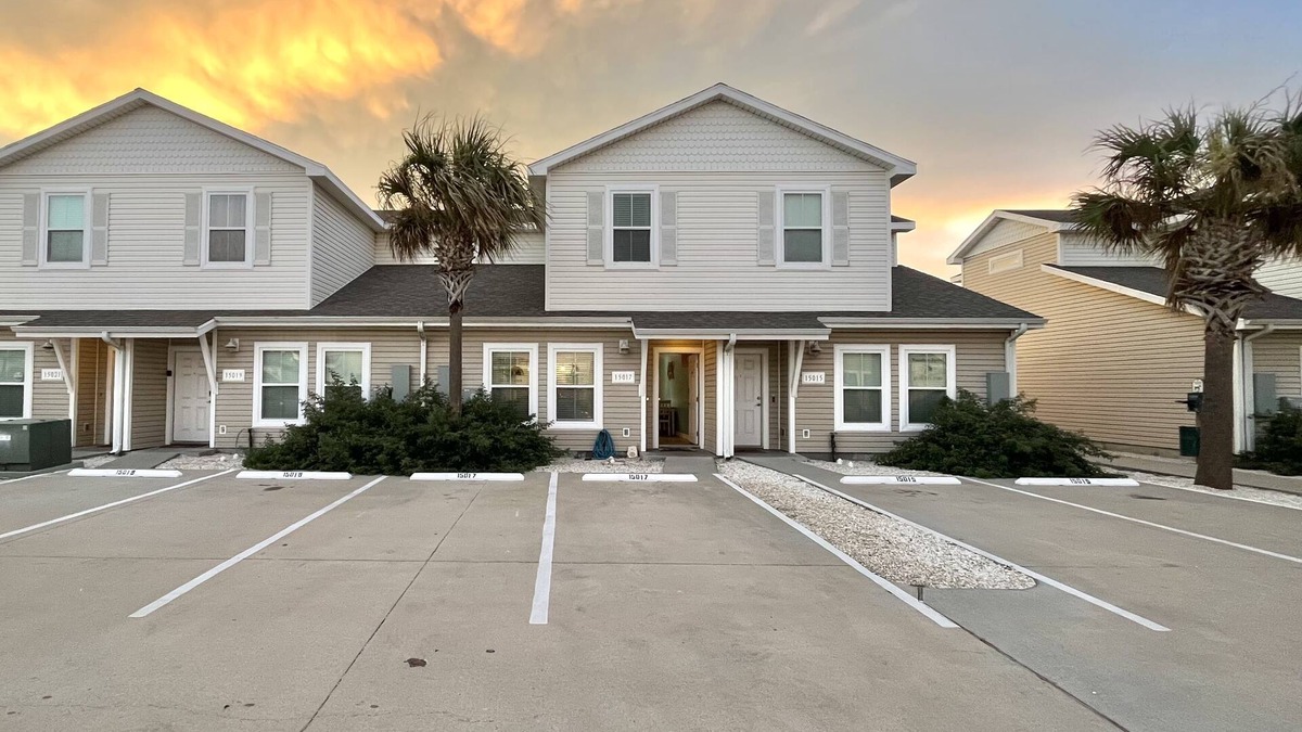 Corpus Christi House | Perfect Family Area! Relaxing-private gate to heated pool. Close to ocean!