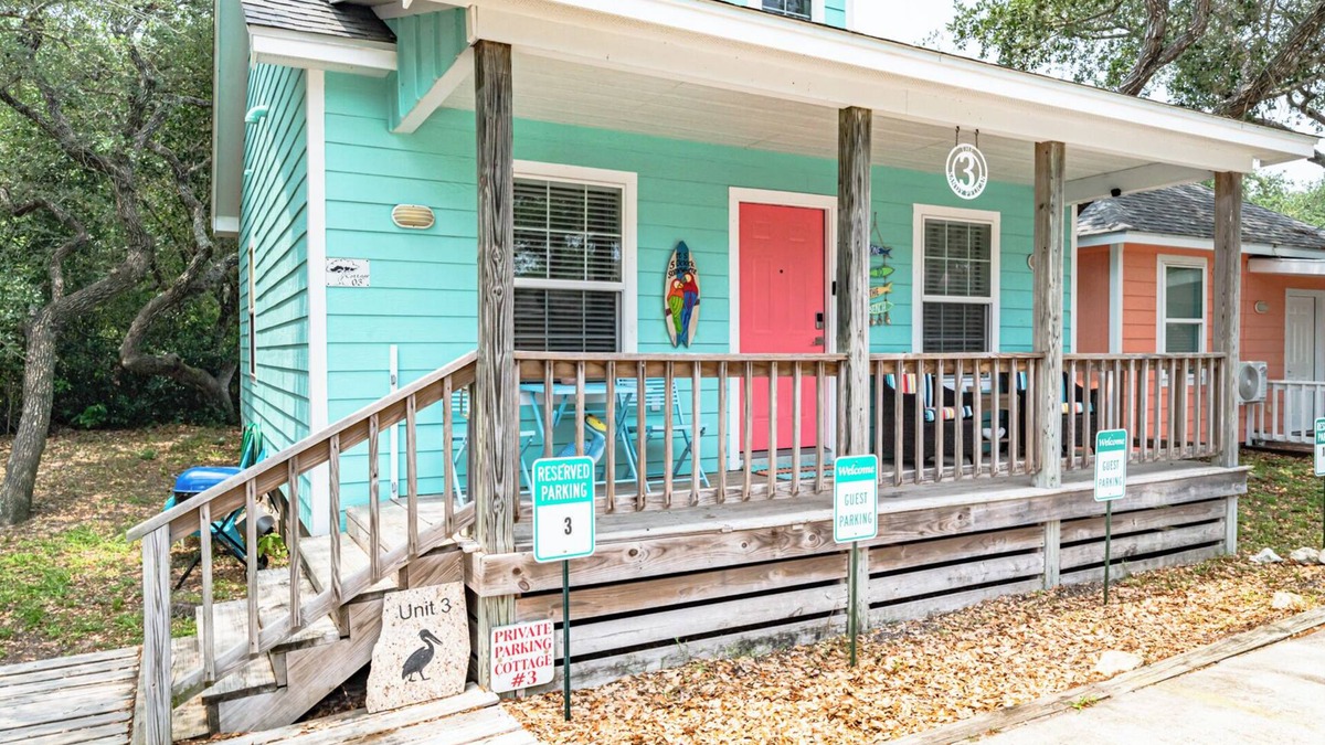 Rockport Cottage | Perfect Family Fun | Pool, King Bed+BBQ+Sleeps 6