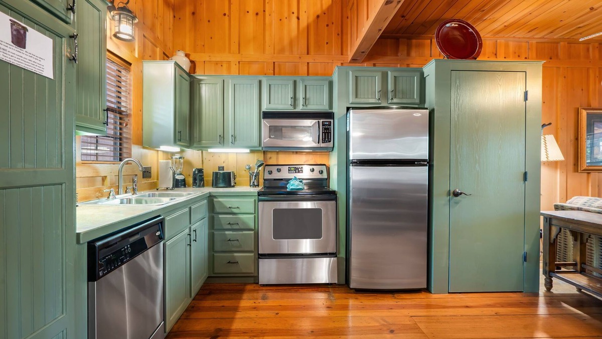 Branson Cabin | Perfect Family Getaway | King Beds, Loft & Pool Access