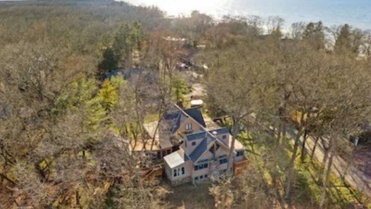 Michiana House | Perfect Family Getaway: walk to beach,fire pit, screened porch, hot tub,sunsets!