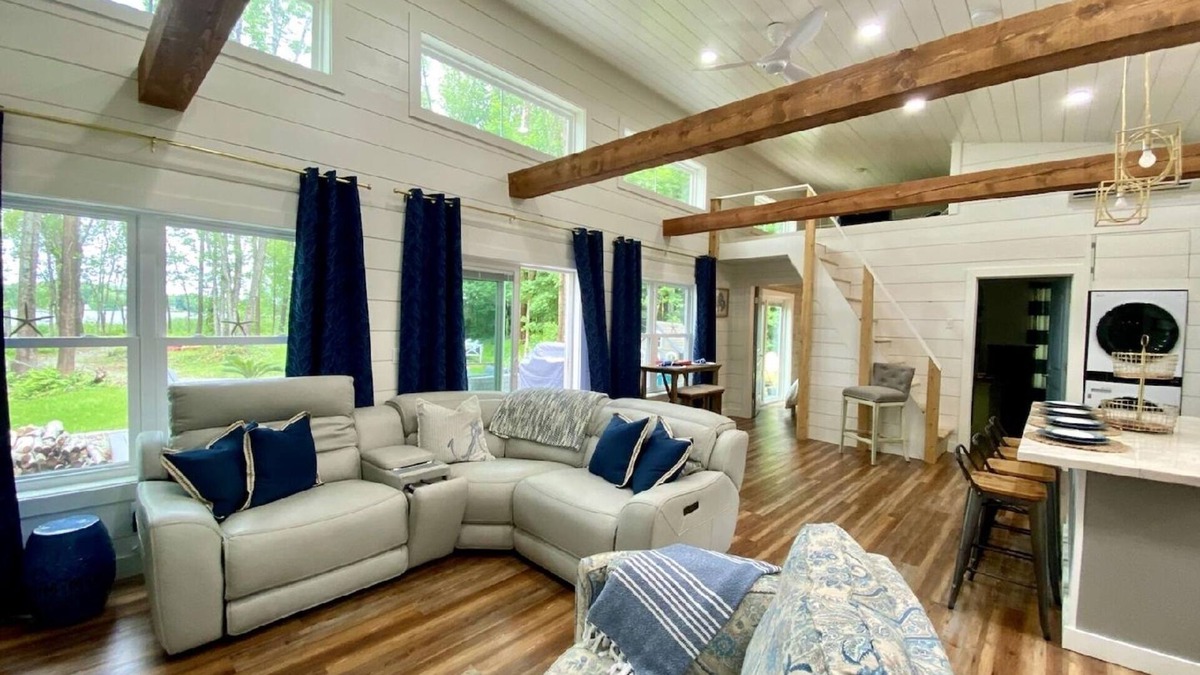 Newport Cottage | Perfect Family getaway on Lake Sebasticook