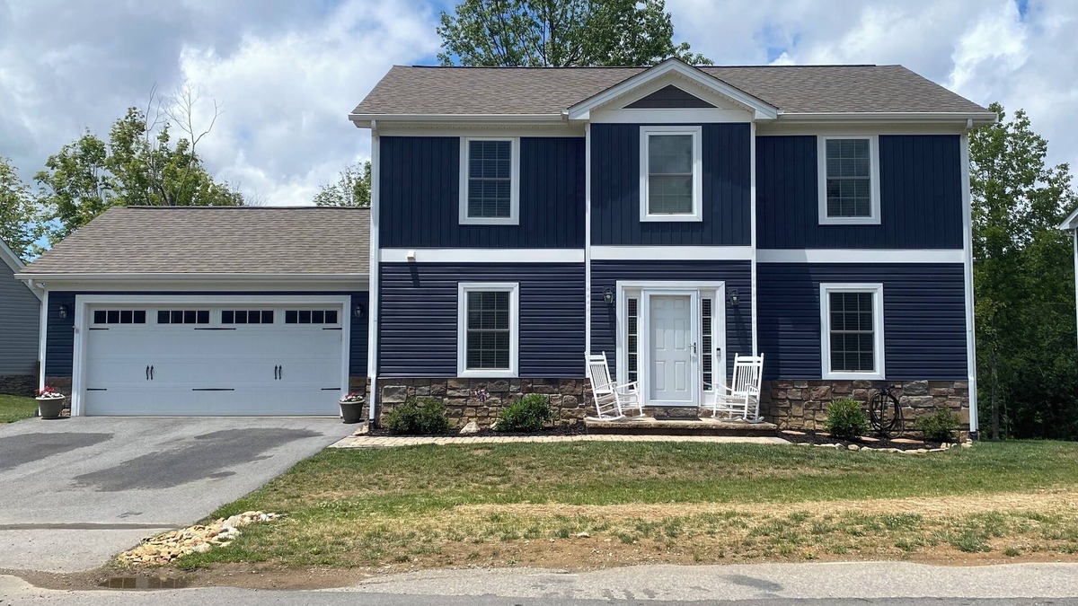 Christiansburg House | Perfect Family home~ Football, Graduation, Aquatics, Virginia Tech, Radford Univ