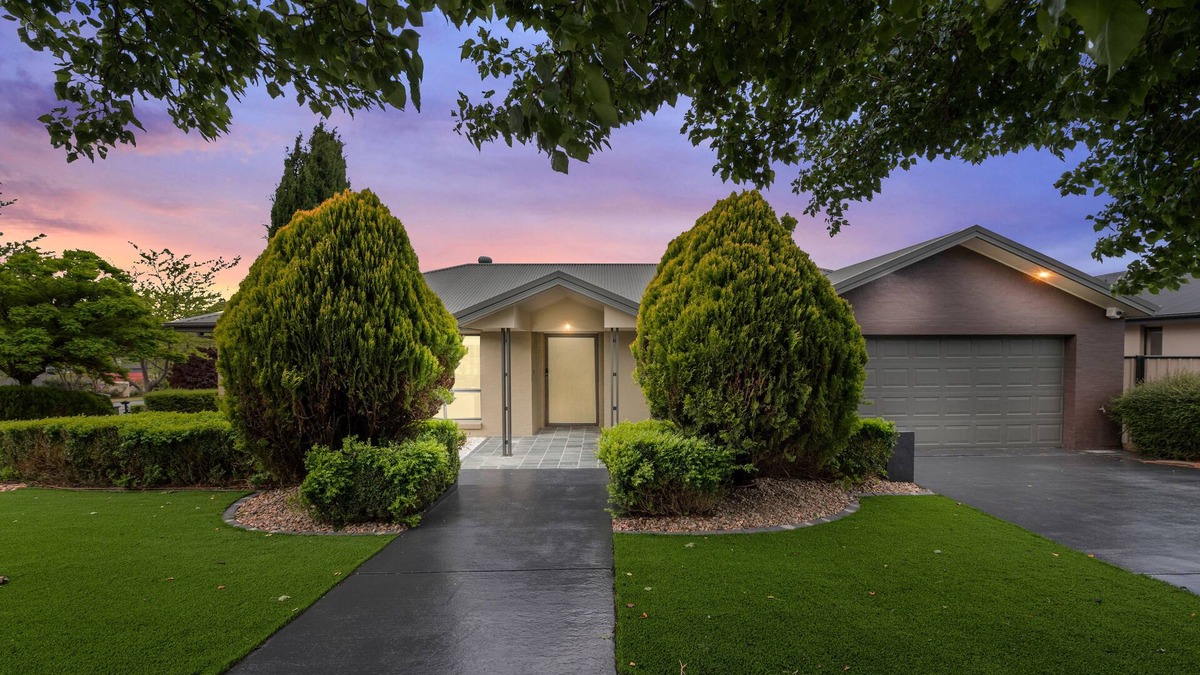 Amaroo House | Perfect Family Home! EV Charger, Wifi, Netflix