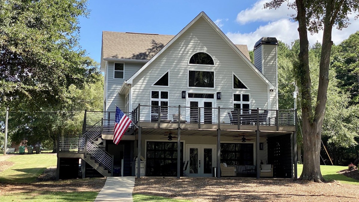 Reed Creek House | Perfect family lakeside getaway w/pickleball court. Slps 12, 2 docks, firepitn