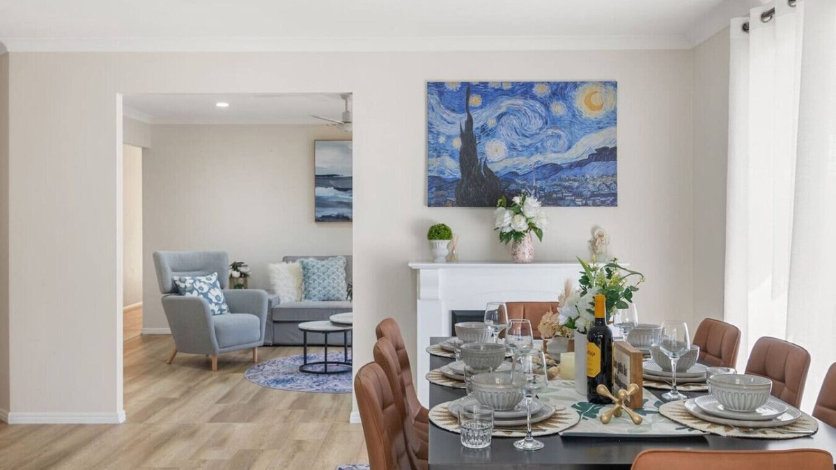 Calamvale House | Perfect Family Stay - Cozy Home Near Everything