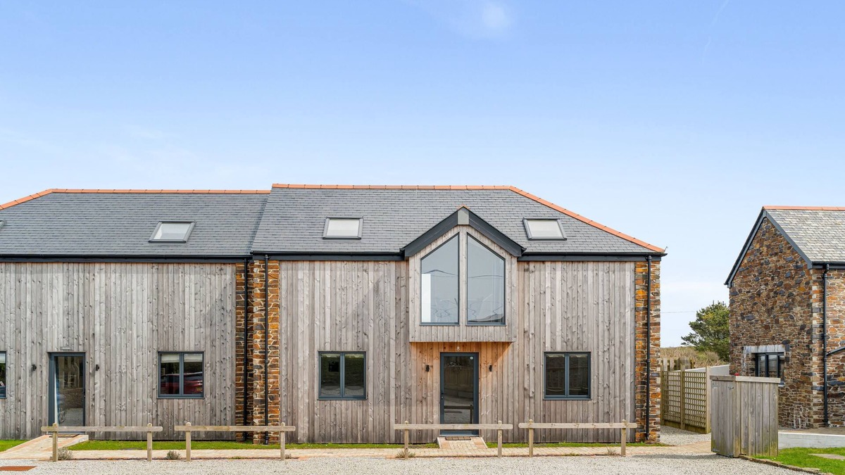 St. Agnes House | Perfect for a Cornish getaway, Cedar House is located just outside the hustle and bustle of St Agnes