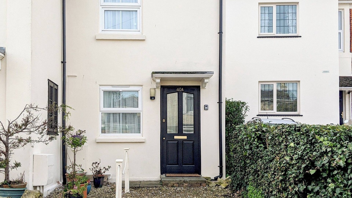 Ryde Cottage | Perfect for a family of four.