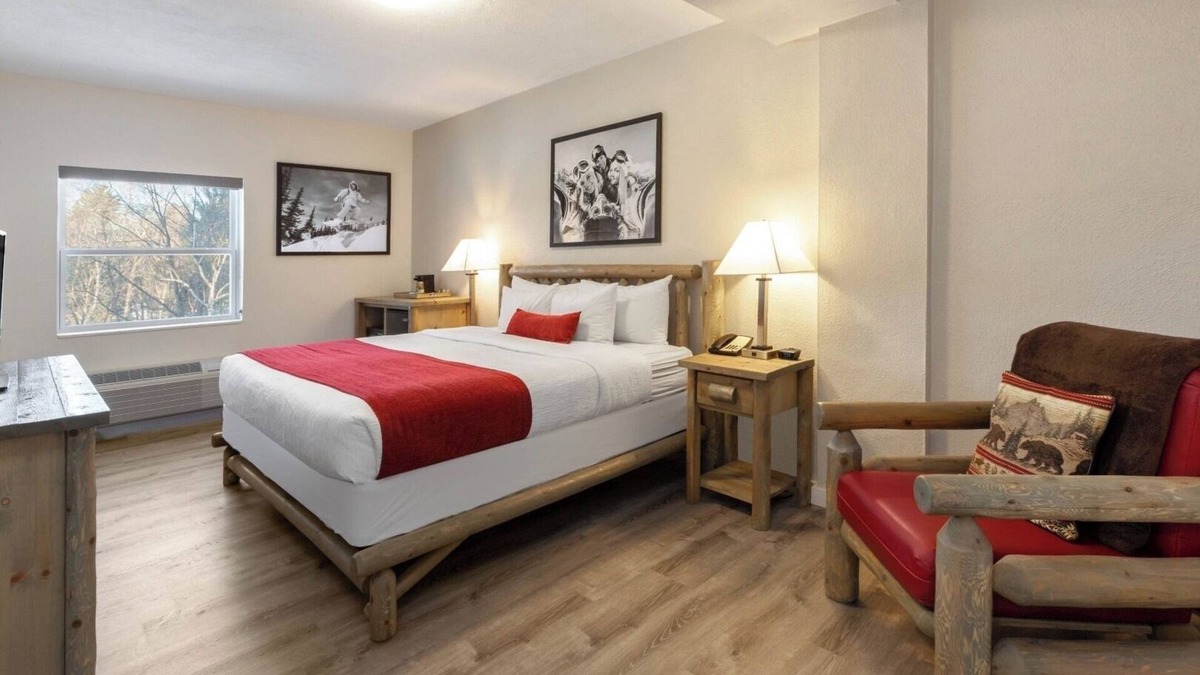 Iron Mountain Hotel | Perfect for Adventures- Experience Luxury Chalet | Explore & Unwind