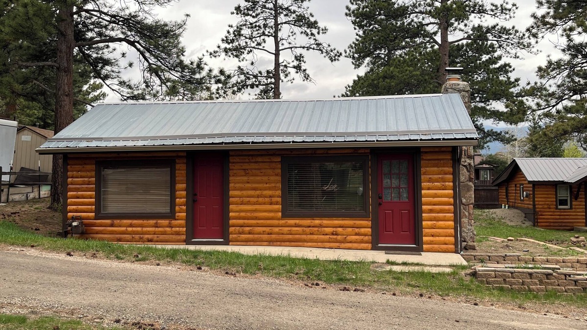 Estes Park Cabin | Perfect for Couples, Friends, & Small Families. License #3051